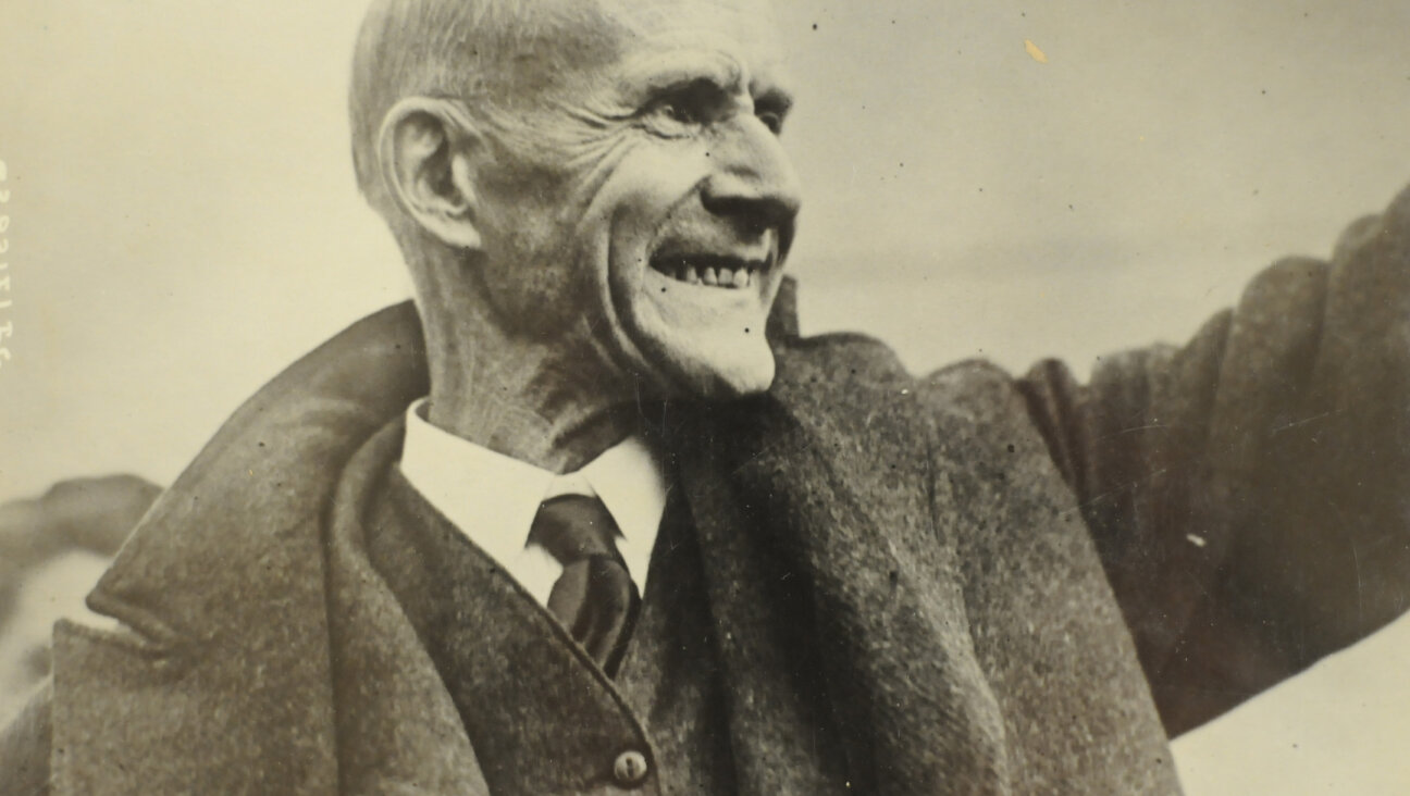 Eugene Debs on his release from prison; his time in jail did not prevent him from undertaking a fifth presidential run — a run the Forverts supported.