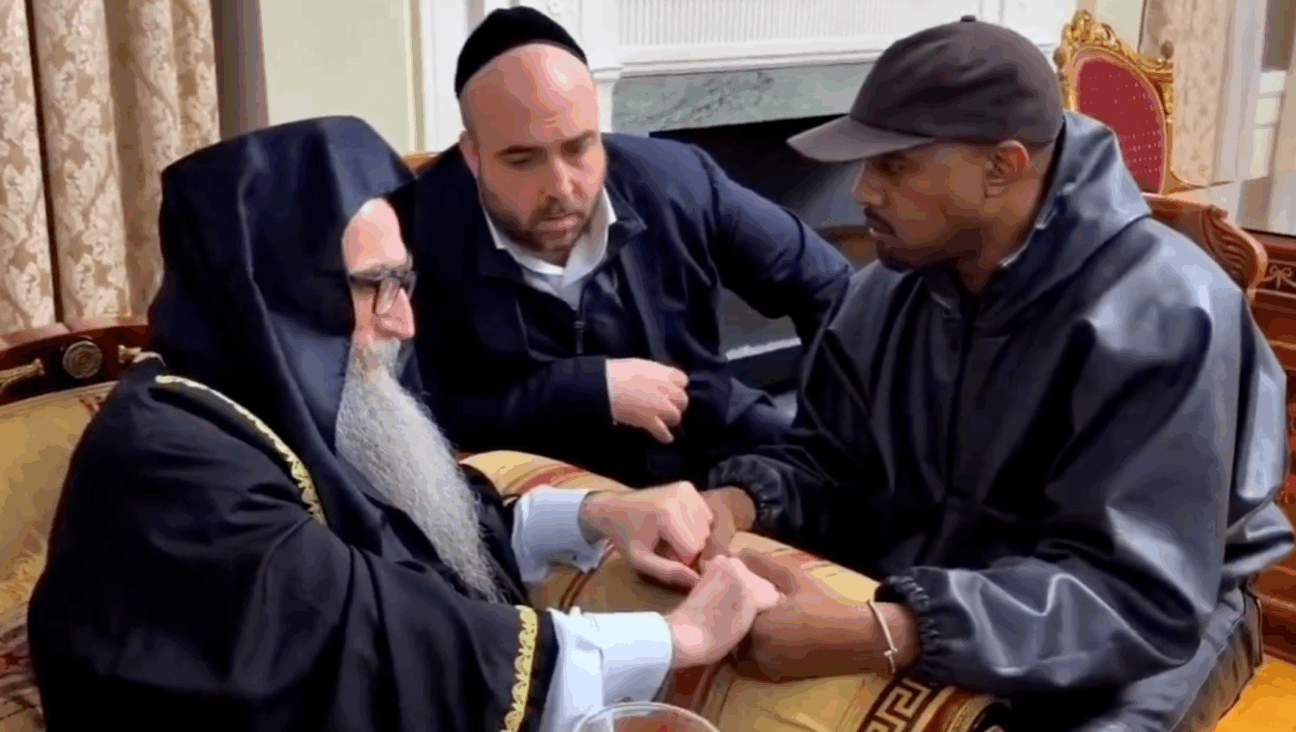 Ye meets with Rabbi Yoshiyahu Yosef Pinto on Nov. 4, 2025 in New York. 
