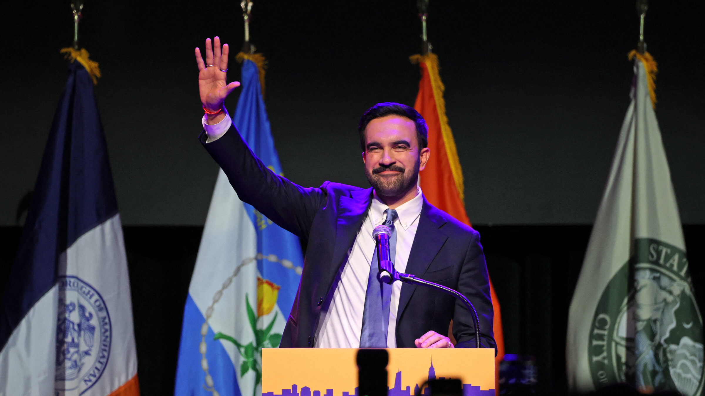 זאָכראַן מאַמדאַני באַגריסט זײַנע שטיצער, די נאַכט פֿון די וואַלן פֿאַר ניו־יאָרקער בירגער־מײַסטער