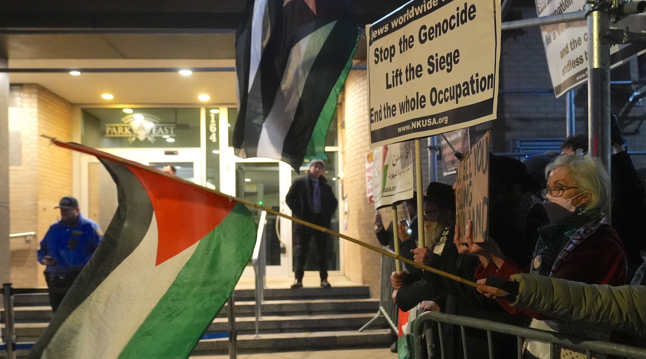 Pro-Palestinians protesters outside Park East Synagogue in Manhattan, during an Israeli immigration event hosted by Nefesh B’Nefesh, Nov. 19, 2025. 