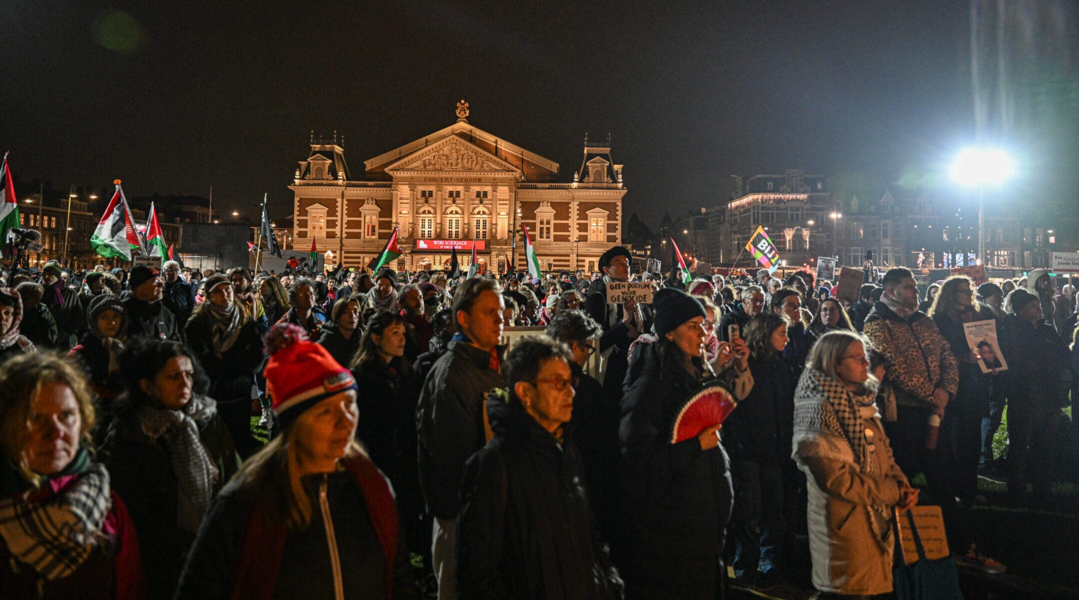 Authorities intervene outside a concert venue in Amsterdam, on Dec. 14, 2025, during a Hanukkah performance by Israeli vocalist Shai Abramson.
