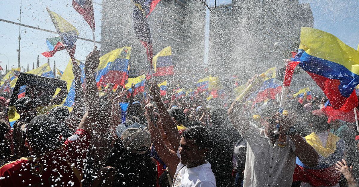 Venezuelans living in Chile celebrate in Santiago, after US forces captured Venezuelan leader Nicolas Maduro. 