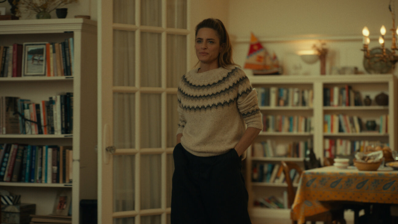 Amanda Peet plays a former child star in 'Fantasy Life.'