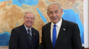 Sen. Lindsey Graham (L) meets with Israeli Prime Minister Benjamin Netenyahu (R) in Jerusalem on April 17, 2023. 