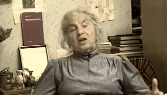 די שרײַבערין שירה גאָרשמאַן, אין אַ קאַפּיטל פֿון דער ווידעאָ־סעריע „מאָנאָלאָגן פֿון ייִדישע שרײַבער“, 2017