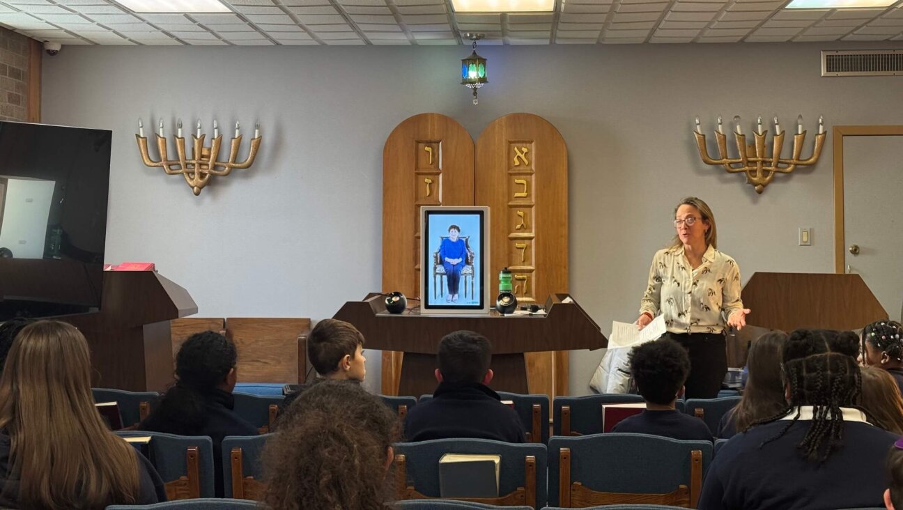 Georgi Goldman introduces an AI-powered version of Holocaust survivor Sonia Warshawski, designed for student interaction.