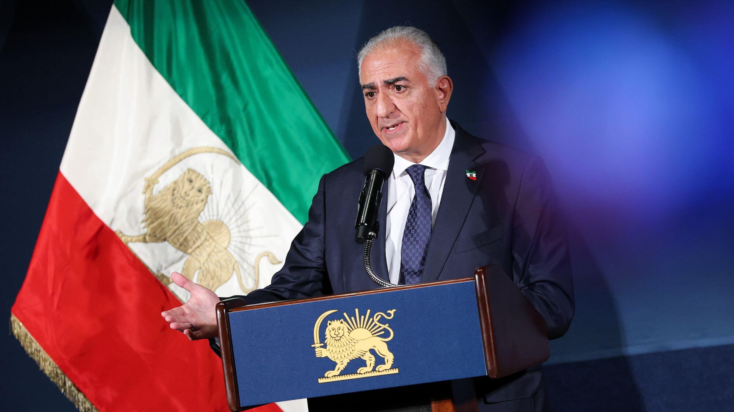 JANUARY 16: Iranian Democratic Opposition Leader Reza Pahlavi speaks during a news conference at the National Press Club on January 16, 2026 in Washington, DC.