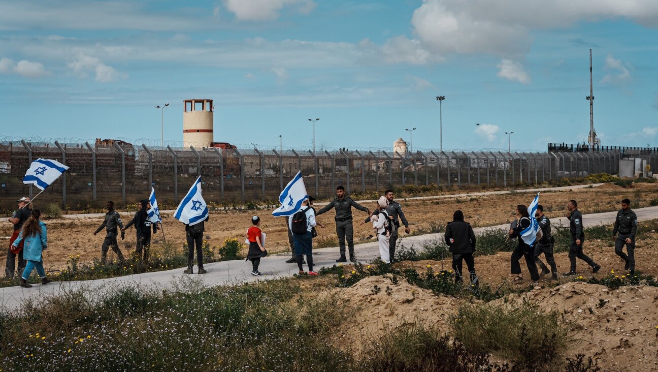 Israeli security forces prevent protesters from Tsav 9, or known as Order 9 movement, from crossing the border checkpoint with the goal of blocking aid shipments from getting into the Gaza, in Kerem Shalom, Israel, Thursday, March 7, 2024. (MARCUS YAM / LOS ANGELES TIMES)