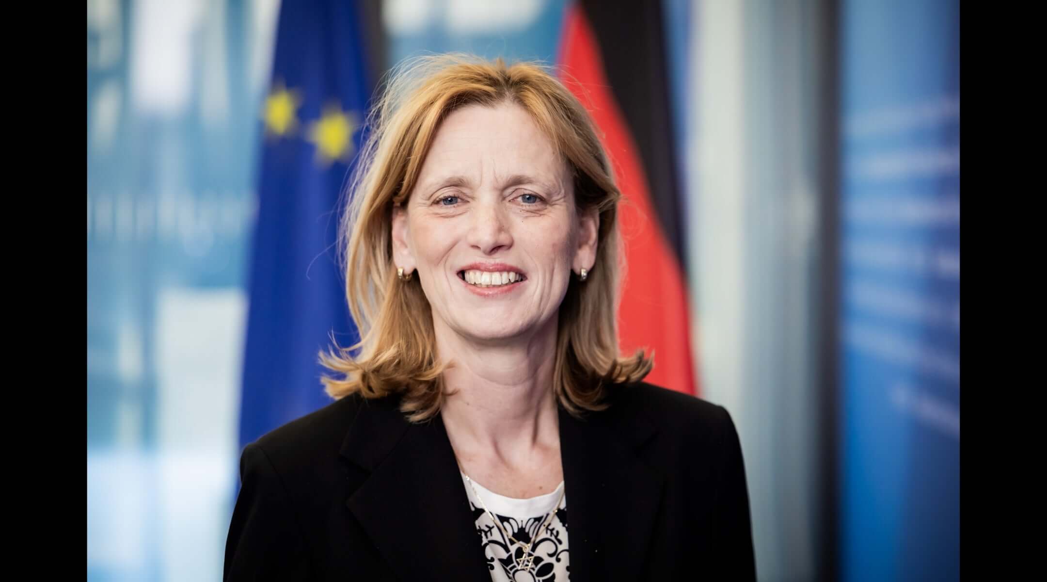 Federal Minister Karin Prien wears a Star of David in her official government portrait. (Christoph Soeder/dpa/picture alliance via Getty Images)