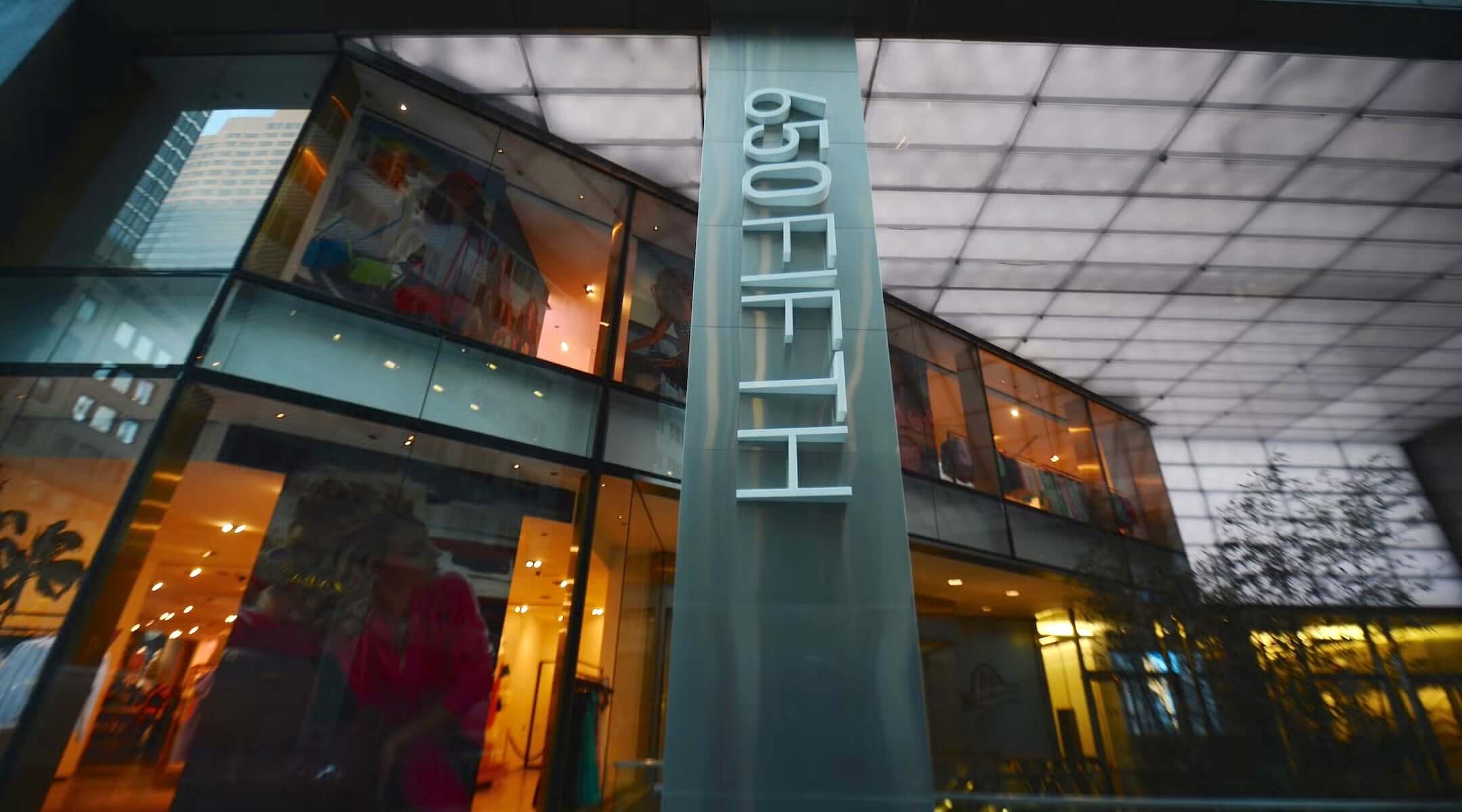 650 Fifth Avenue, a 36-story office tower near Manhattan’s Rockefeller Center, is seen on April 20, 2014. (Cem Ozdel/Anadolu Agency/Getty Images)