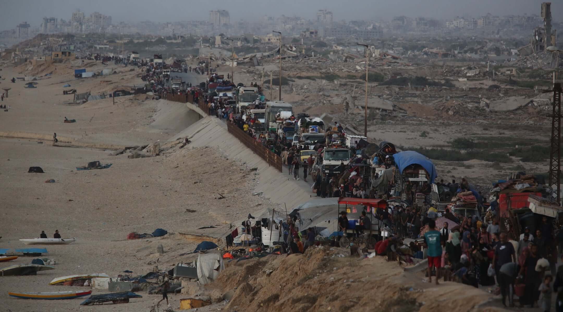 Palestinians flee with their belongings loaded on vehicles and carts as others walk along Rashid Street towards the south of Gaza, following intensified Israeli airstrikes and evacuation orders in the northern areas of the enclave in Gaza City, Gaza on Sept. 17, 2025.