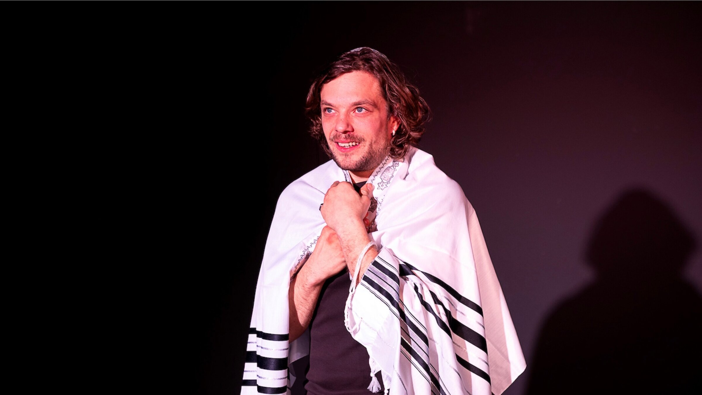 מאָריץ קינעמאַן אין דער פּיעסע, „פֿאַלשע ייִדן“, אין בערלין