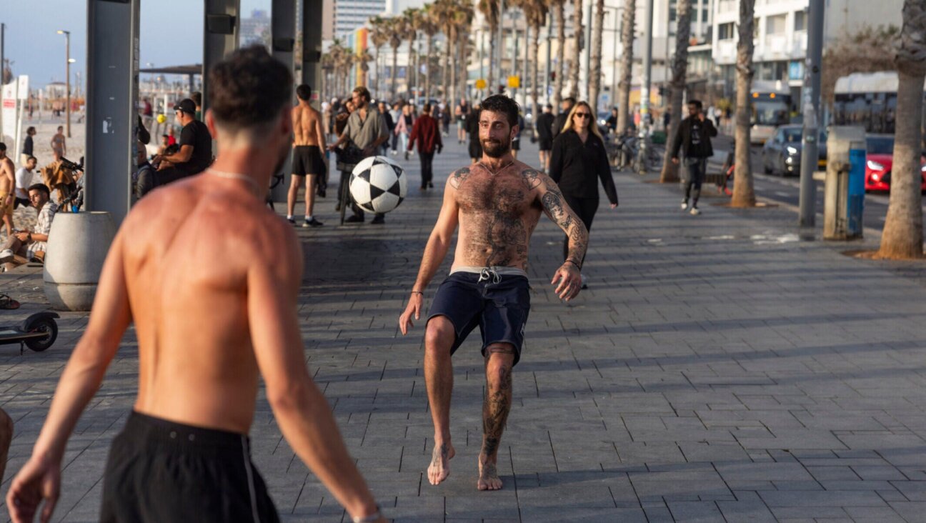 People enjoy the beach in Tel Aviv, following a ceasefire agreement between United States and Iran, April 9, 2026.