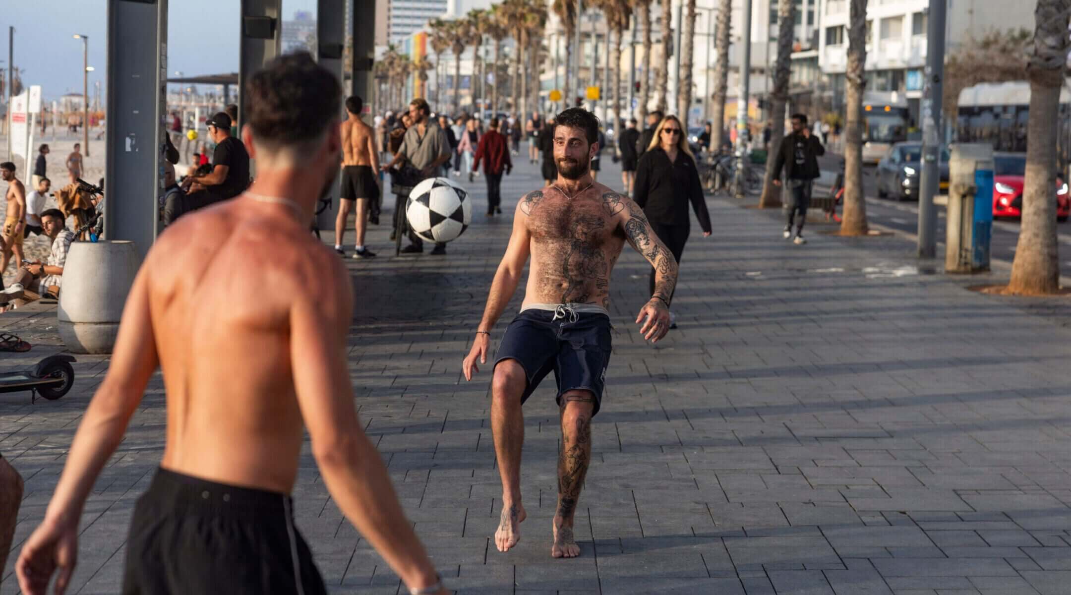 People enjoy the beach in Tel Aviv, following a ceasefire agreement between United States and Iran, April 9, 2026.