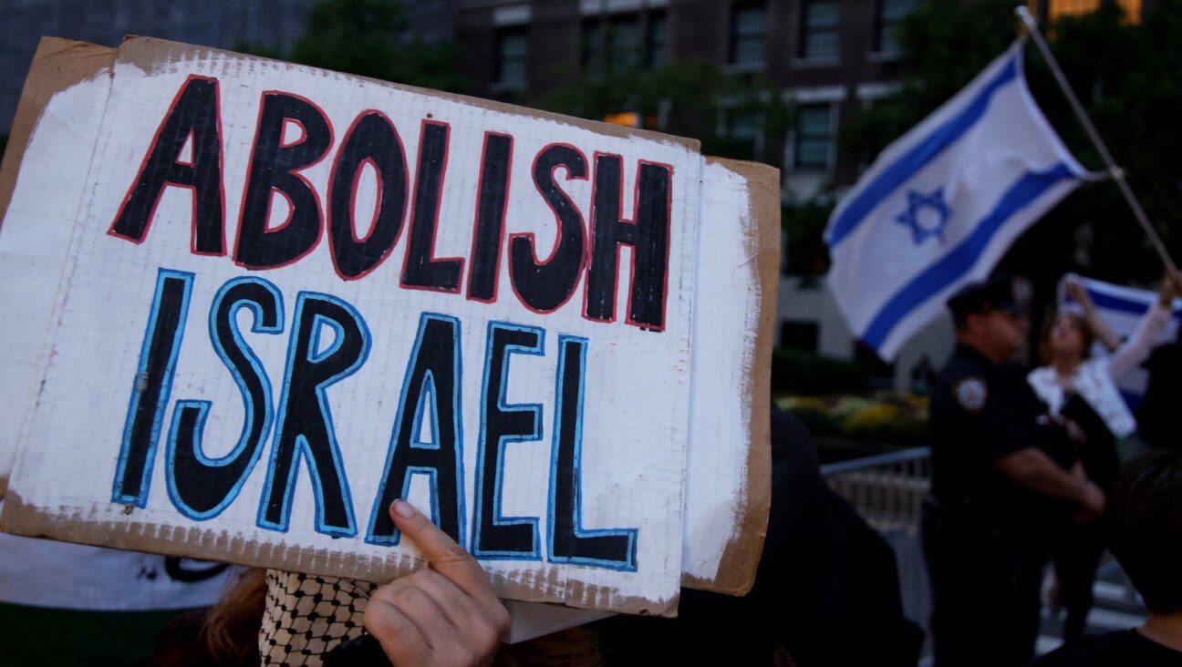 A pro-Palestinian activist holds a sign during the “Autonomous Noise Demonstration for Gaza” near supporters of Israel holding Israeli flagsoutside the hotel of Israel’s Prime Minister Benjamin Netanyahu in New York City on September 25, 2025. (Leonardo MUNOZ / AFP)