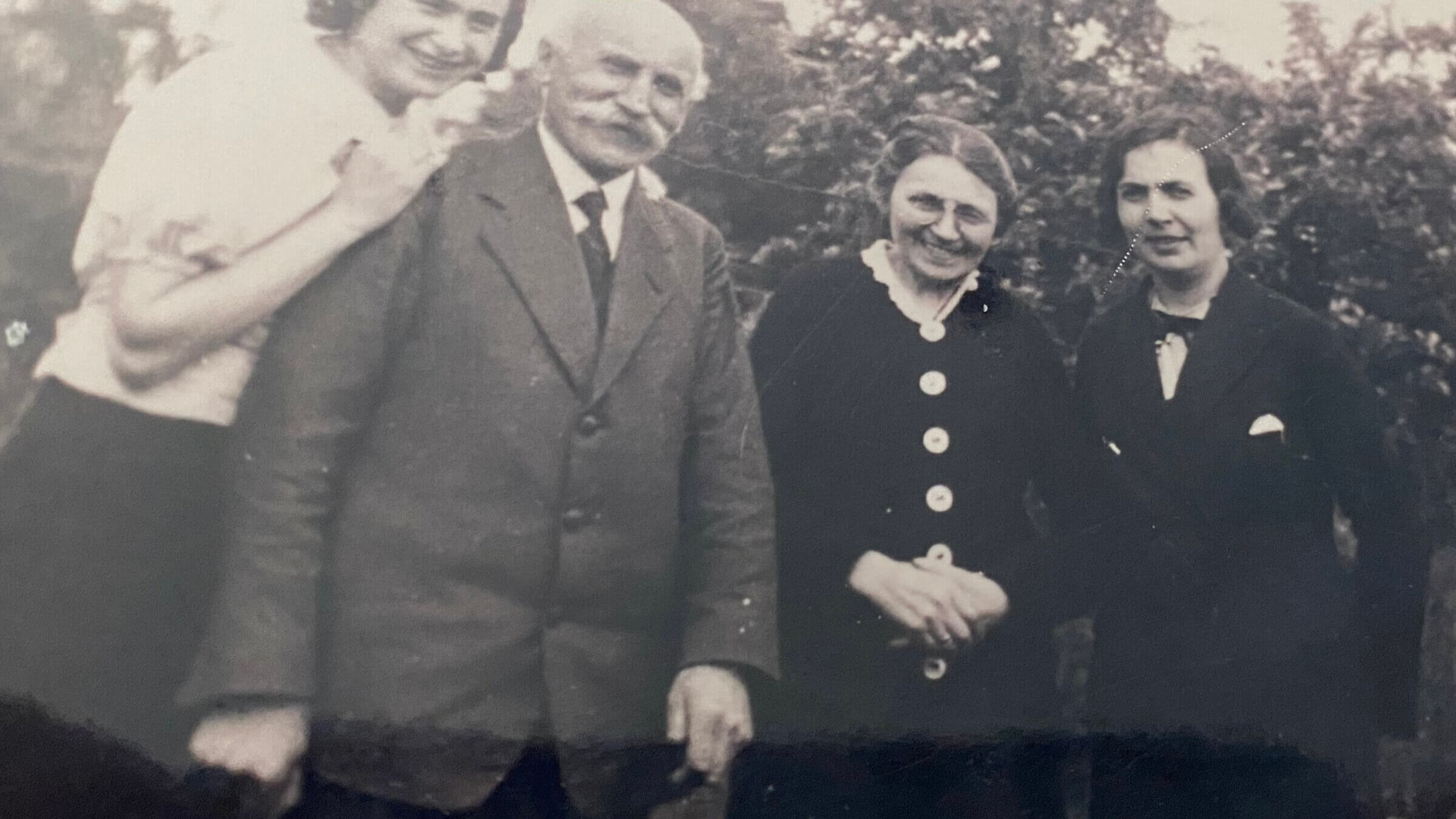 The Buxbaum family in 1934, in Alsfeld, Germany.
