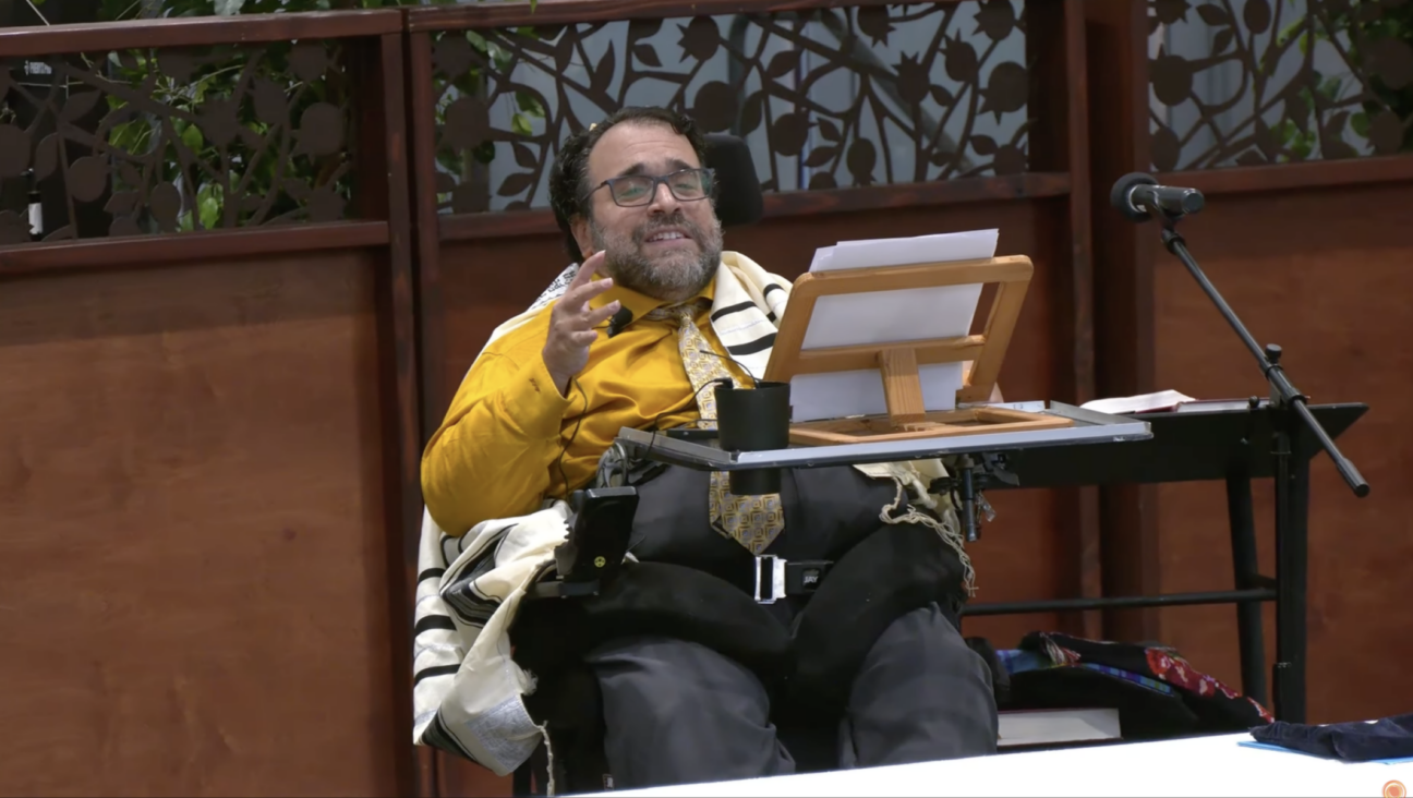 Matan Koch speaks at Ikar, his Los Angeles synagogue, on Disability Shabbat, Oct. 18, 2025. (Screenshot from YouTube)