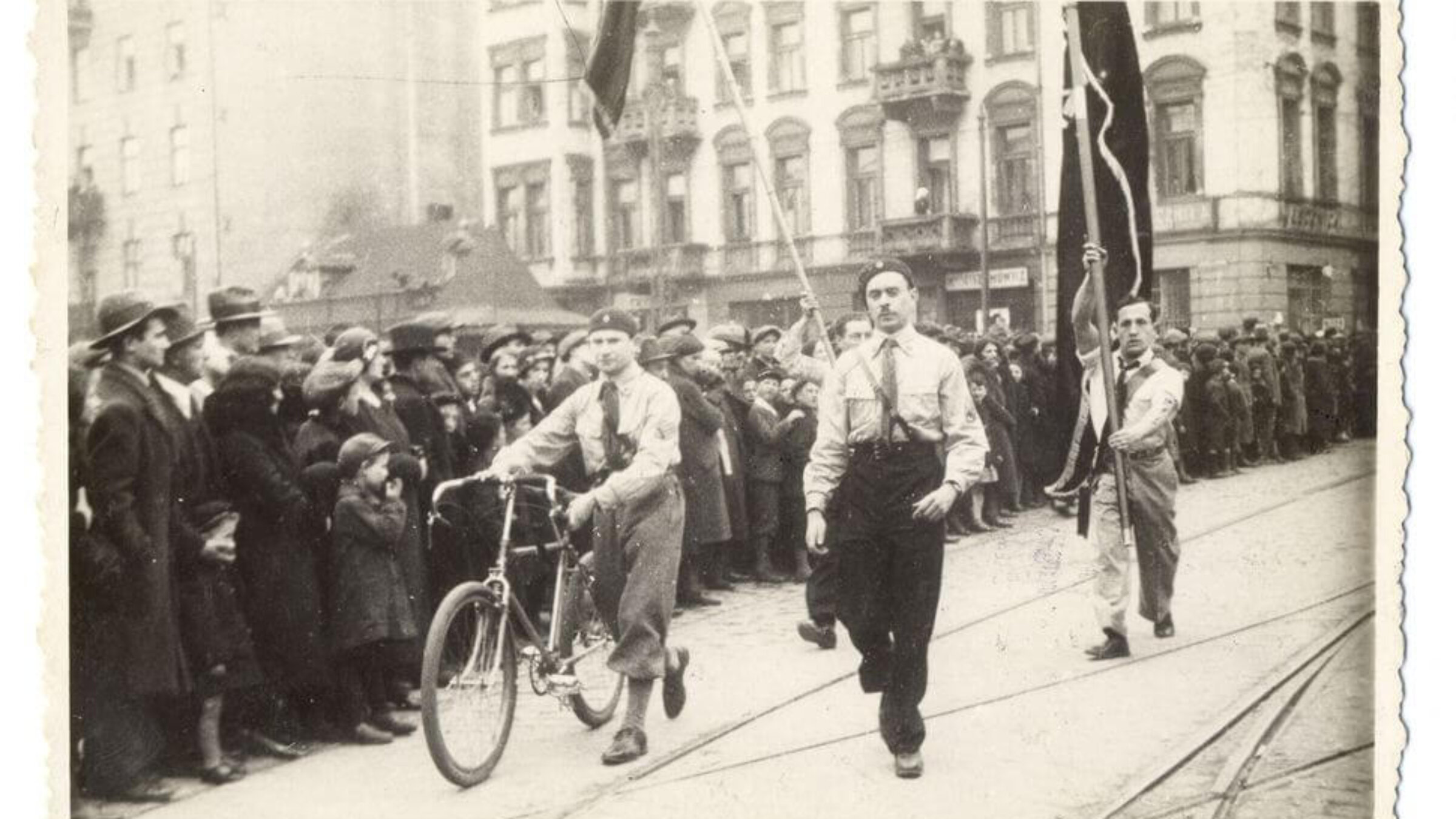 אַ מאַניפֿעסטאַציע פֿונעם „בונד“, דעם 1טן מײַ 1936 אין וואַרשע