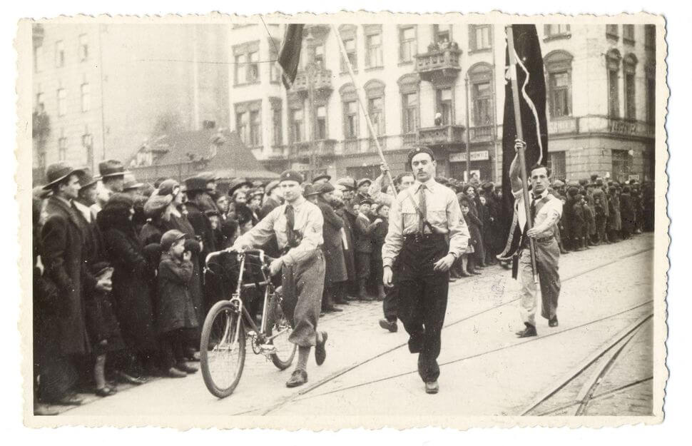 אַ מאַניפֿעסטאַציע פֿונעם „בונד“, דעם 1טן מײַ 1936 אין וואַרשע