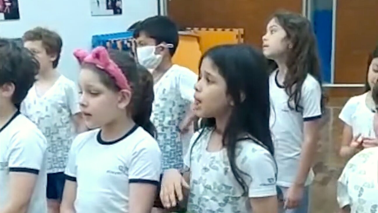 Students singing a Yiddish medley in the Viver com Yidish workshop in the Eliezer Max Jewish day school, in Rio de Janeiro