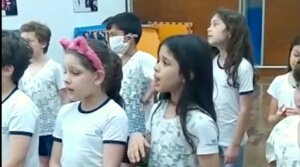 Students singing a Yiddish medley in the Viver com Yidish workshop in the Eliezer Max Jewish day school, in Rio de Janeiro