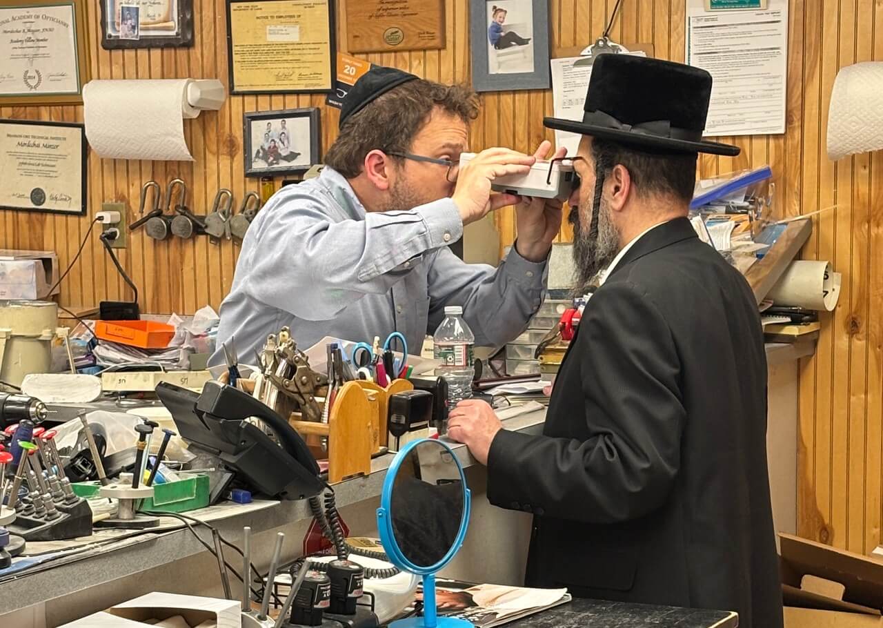 The Jewish secret to affordable eyewear that isn’t so secret anymore