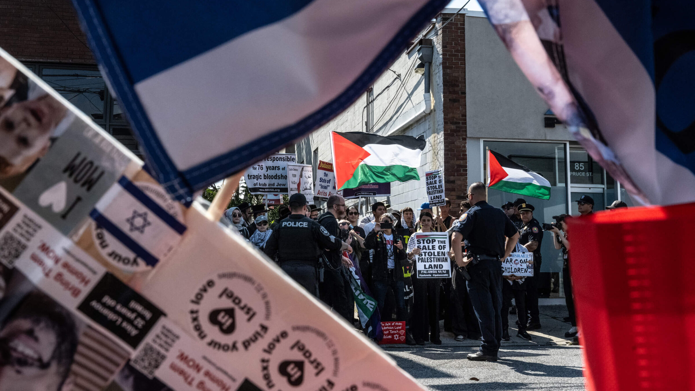 Pro-Israeli counter protesters face off with Pro-Palestinian demonstrators on Sept. 15, 2024 in Cedarhurst, New York. An Israeli real estate expo at a local synagogue brought out demonstrators on both sides of the issue.