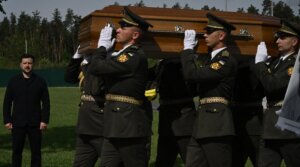 Ukraine’s President Volodymyr Zelensky (L) attends the reburial ceremony of Andriy Melnyk at the National Military Memorial Cemetery near Kyiv on May 25, 2026. (Genya SAVILOV / AFP)