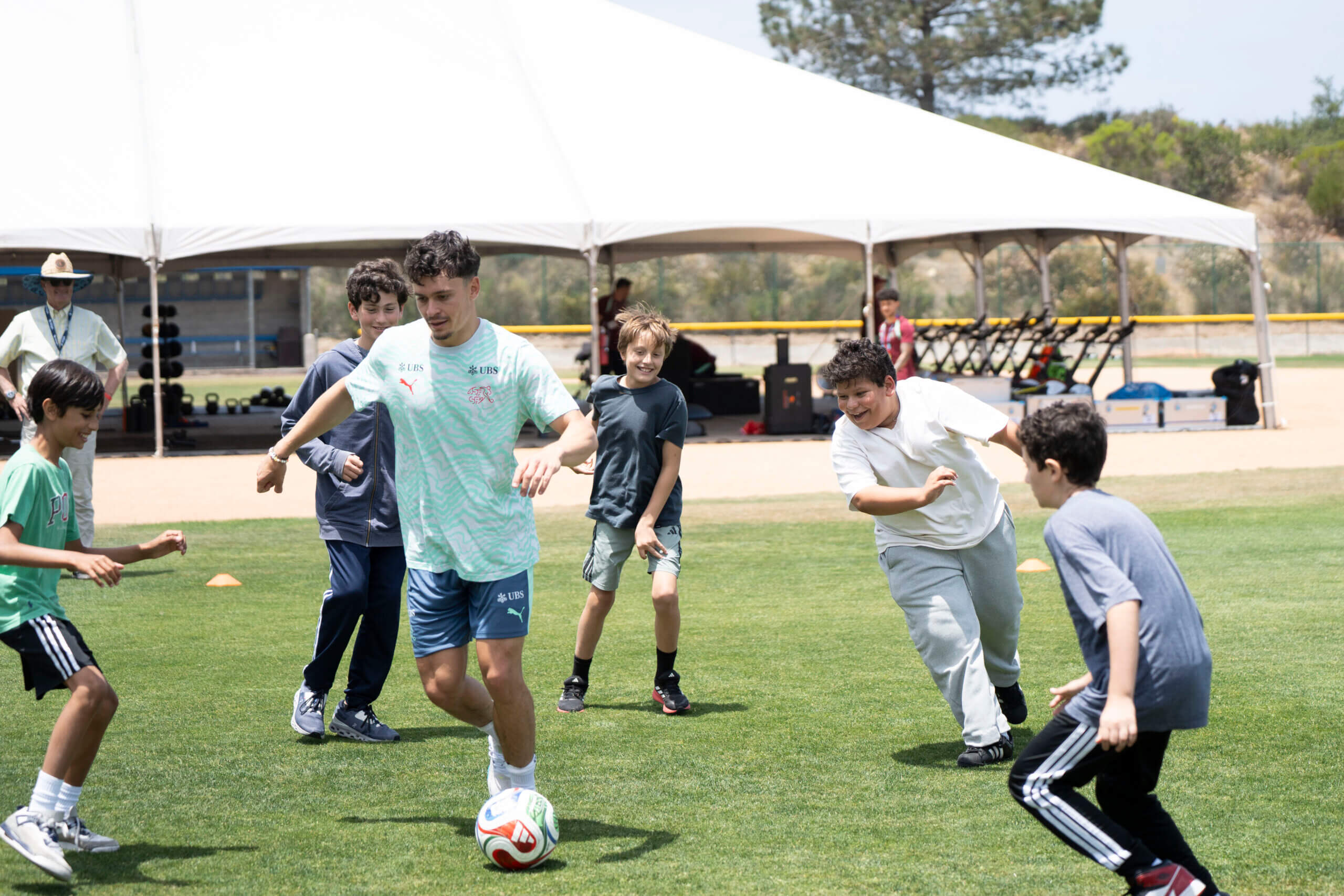 Swiss World Cup team plays ball at California Jewish day school